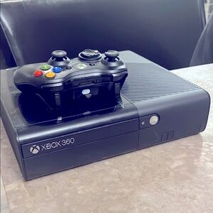 A XBOX 360 with controller but controller has no batt